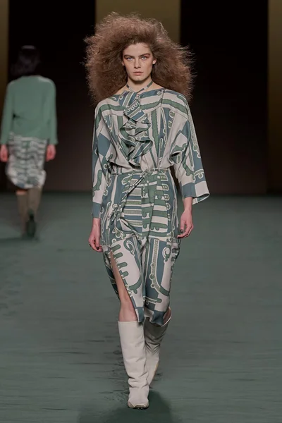 Look 27